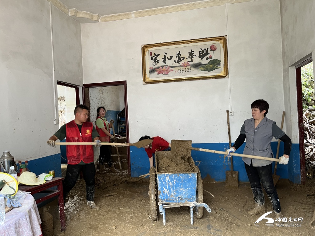 云上建始：搶險救災 建始青年沖鋒救援在一線